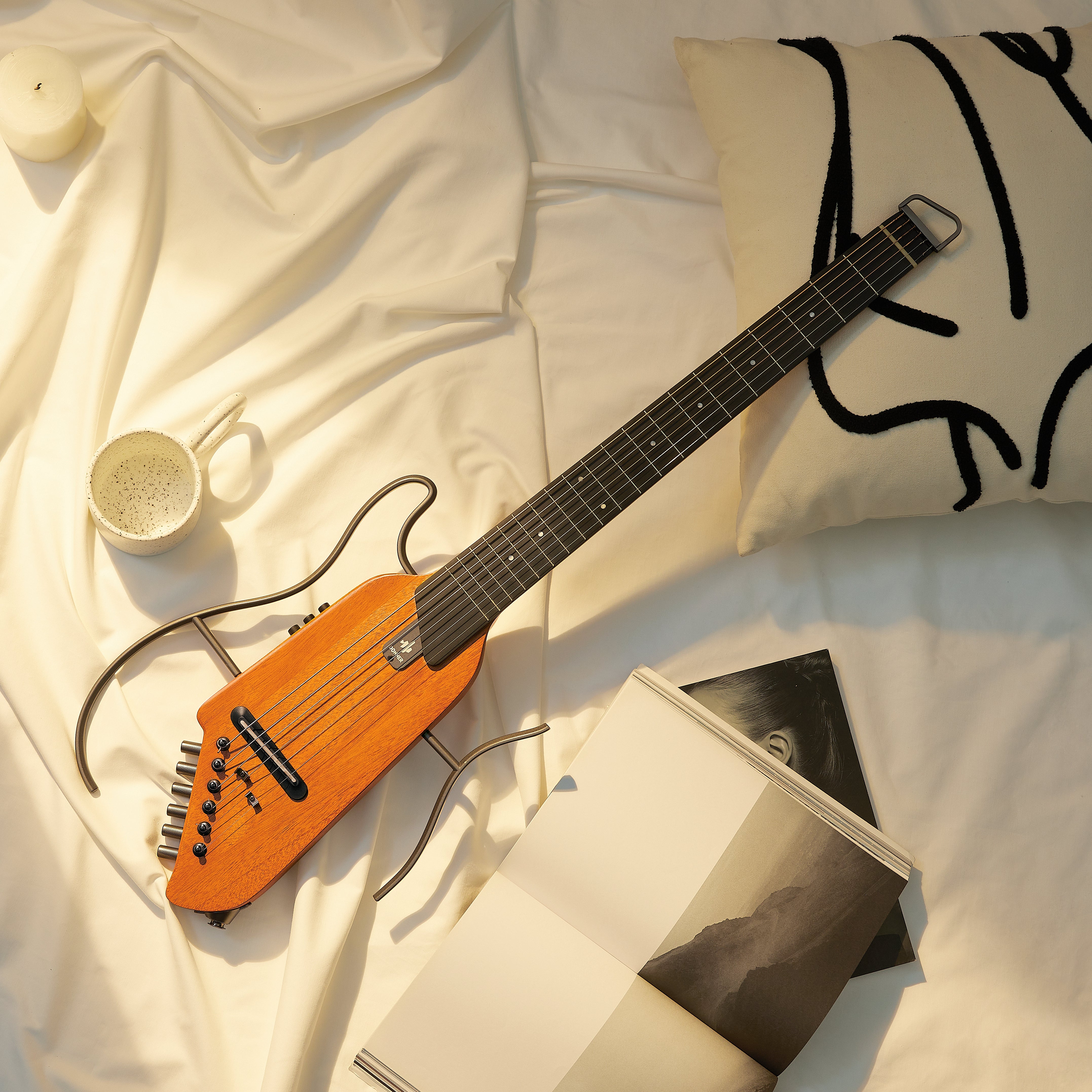 Donner HUSH-I Kit de guitarra acústica-eléctrica para viajar y practicar en silencio